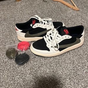 travis scott medium olive, no box